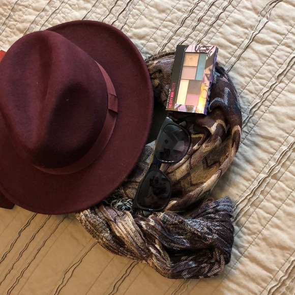 Hat - Picture 2 of 4